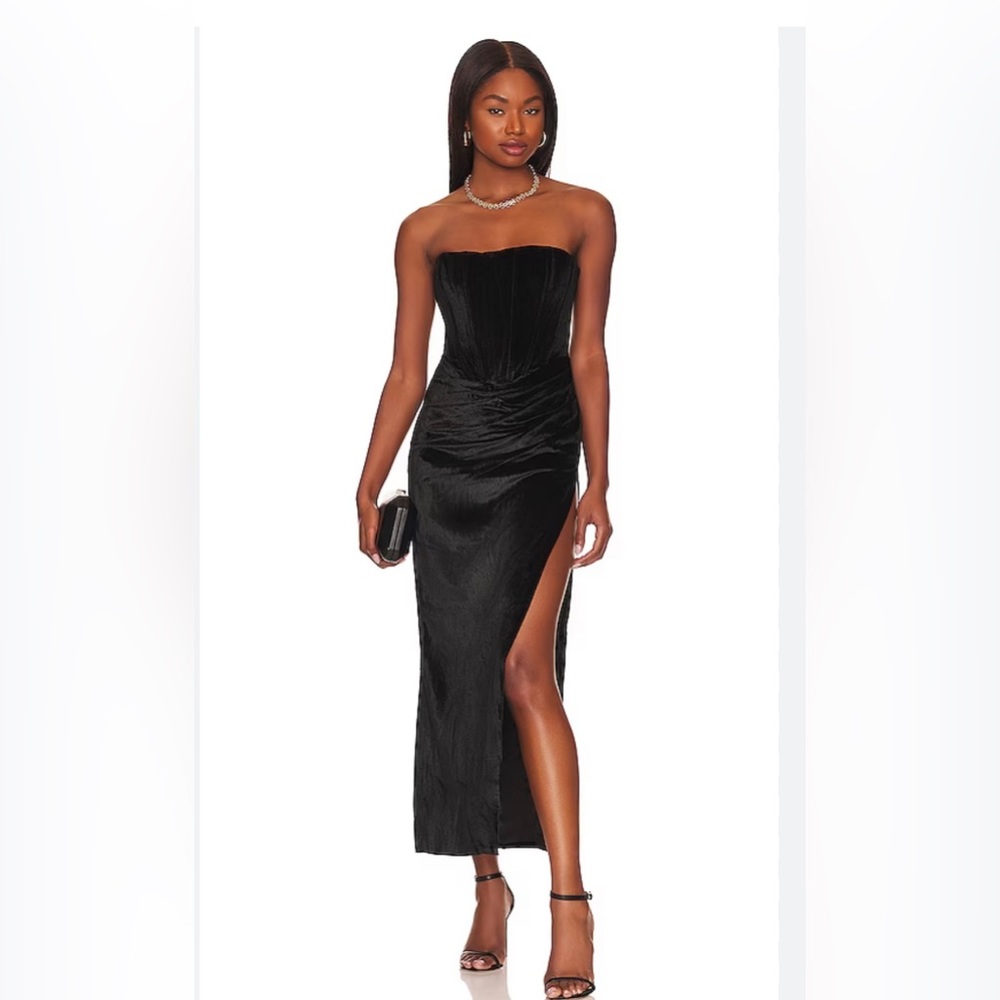 Ever Lasting Velour Midi Dress in Black- in great condition, worn once